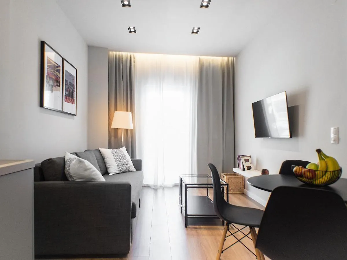 Stylish And Renovated Retreat In Thessaloniki: Cozy Apartment At Ioulianou 33 Griekenland