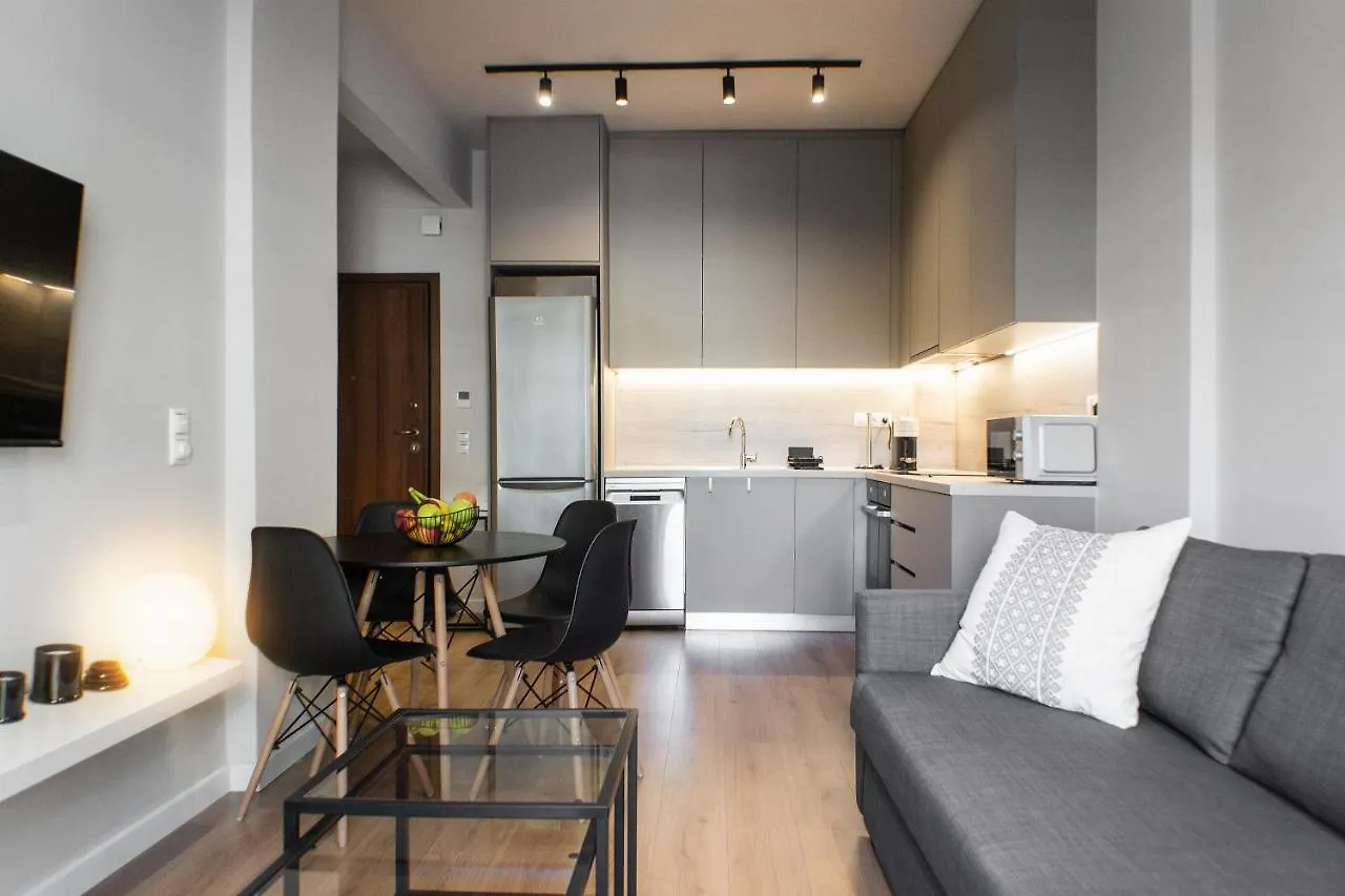 Stylish And Renovated Retreat In Thessaloniki: Cozy Apartment At Ioulianou 33  Thessaloniki